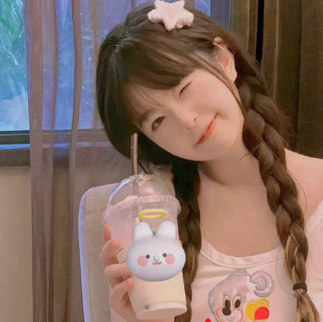 我手执封神榜身背打神鞭下山